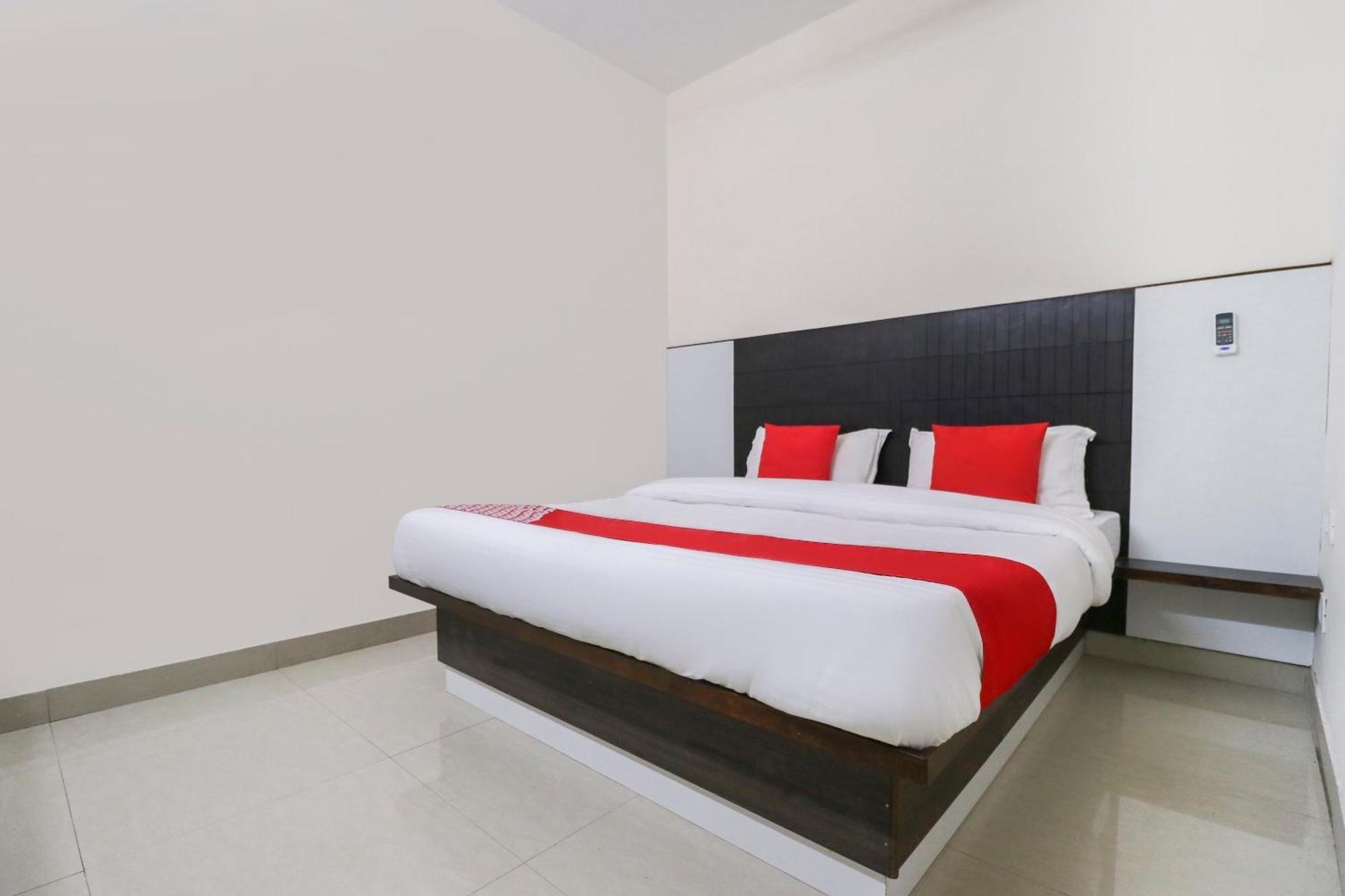 Hotel O Red Ark Landran 外观 照片