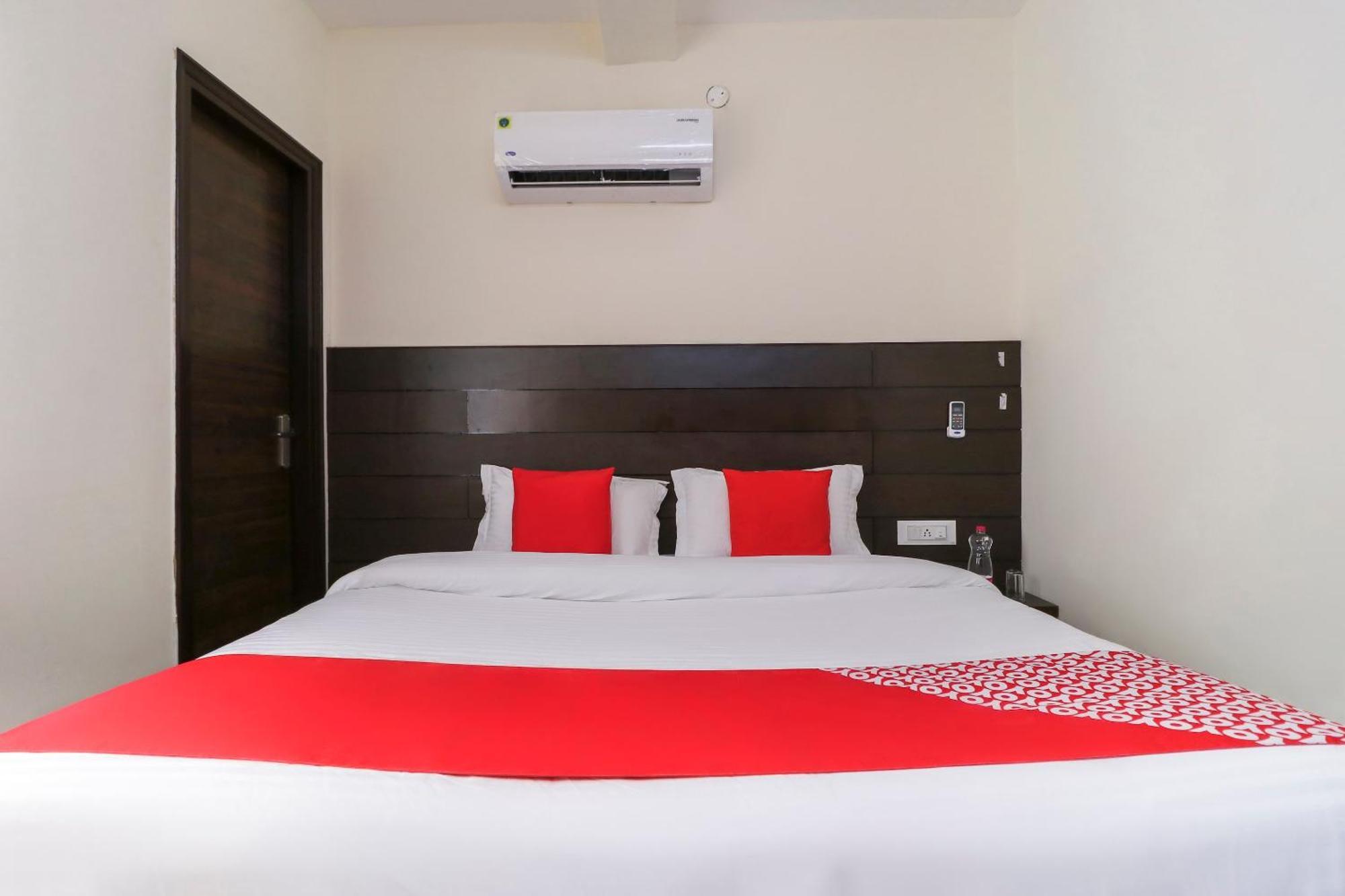 Hotel O Red Ark Landran 外观 照片
