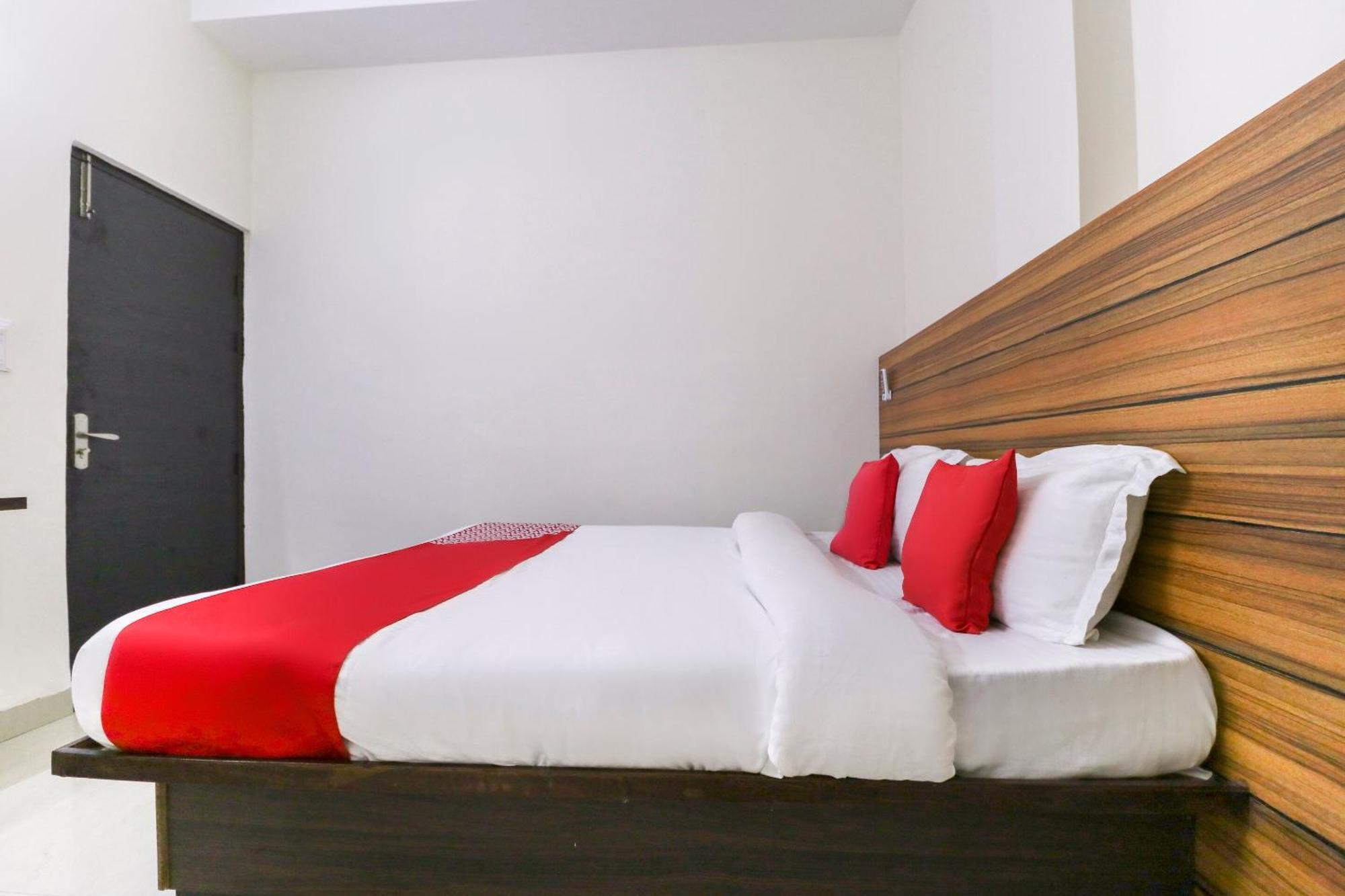 Hotel O Red Ark Landran 外观 照片