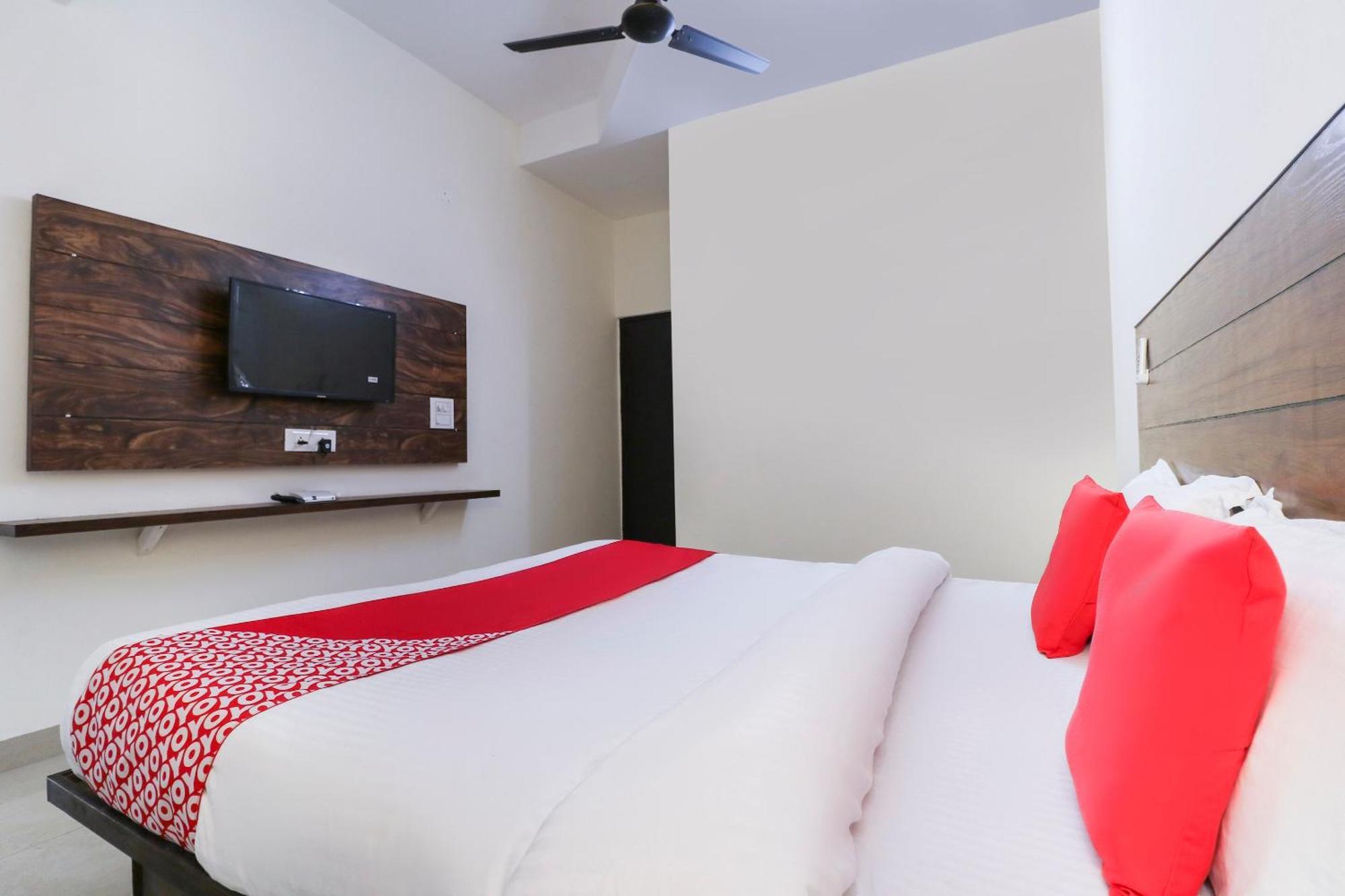 Hotel O Red Ark Landran 外观 照片