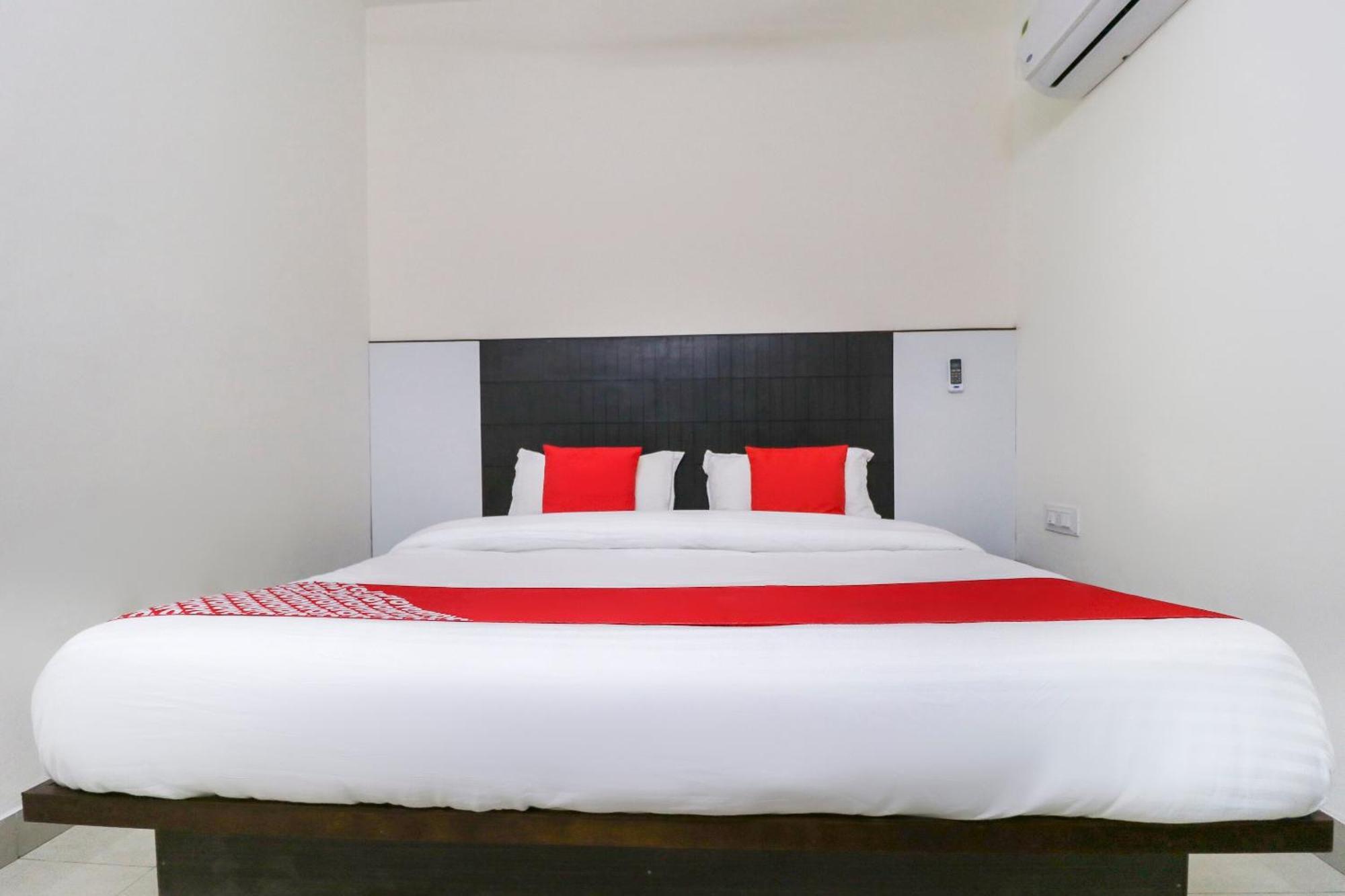 Hotel O Red Ark Landran 外观 照片