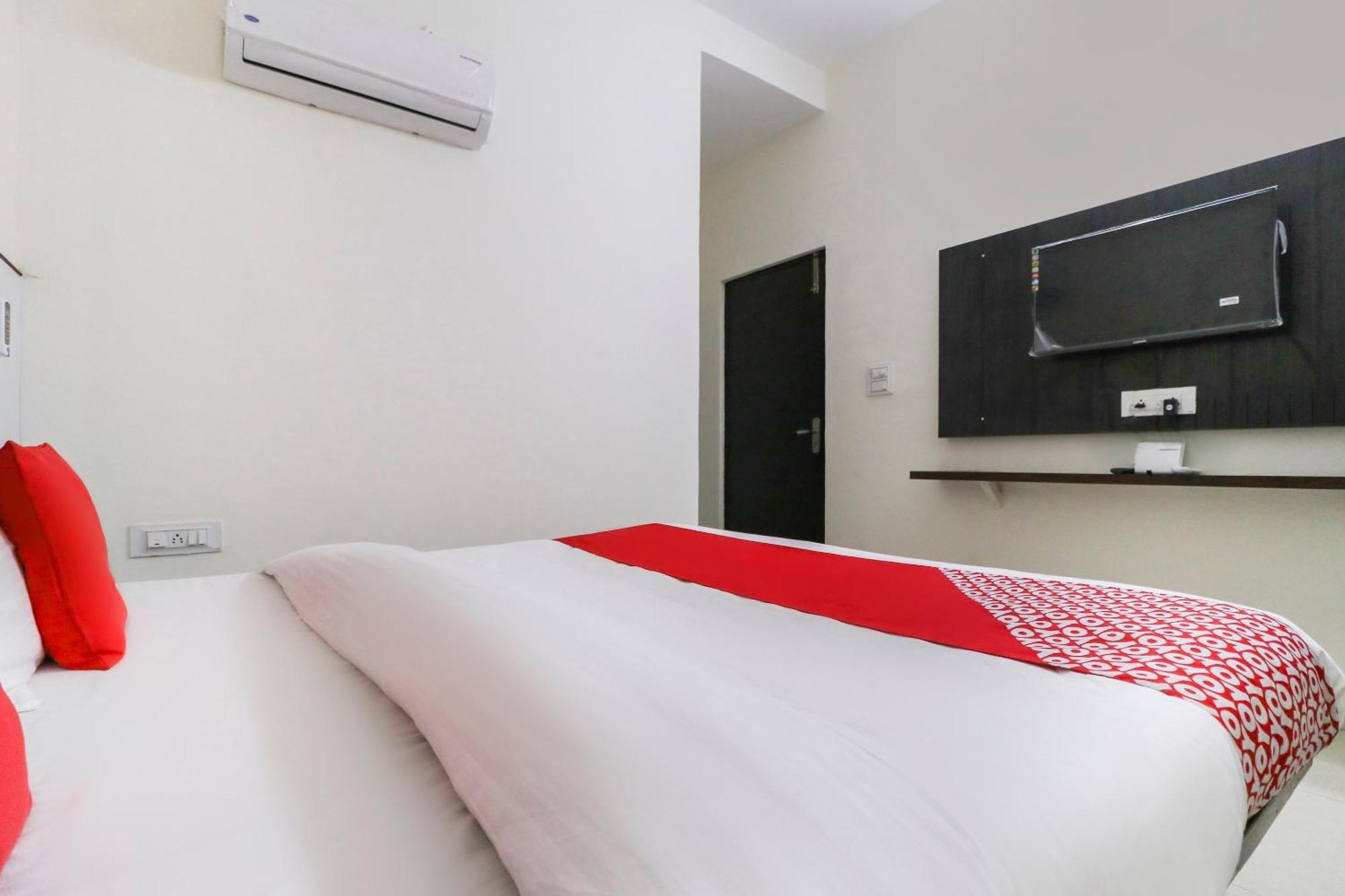 Hotel O Red Ark Landran 外观 照片