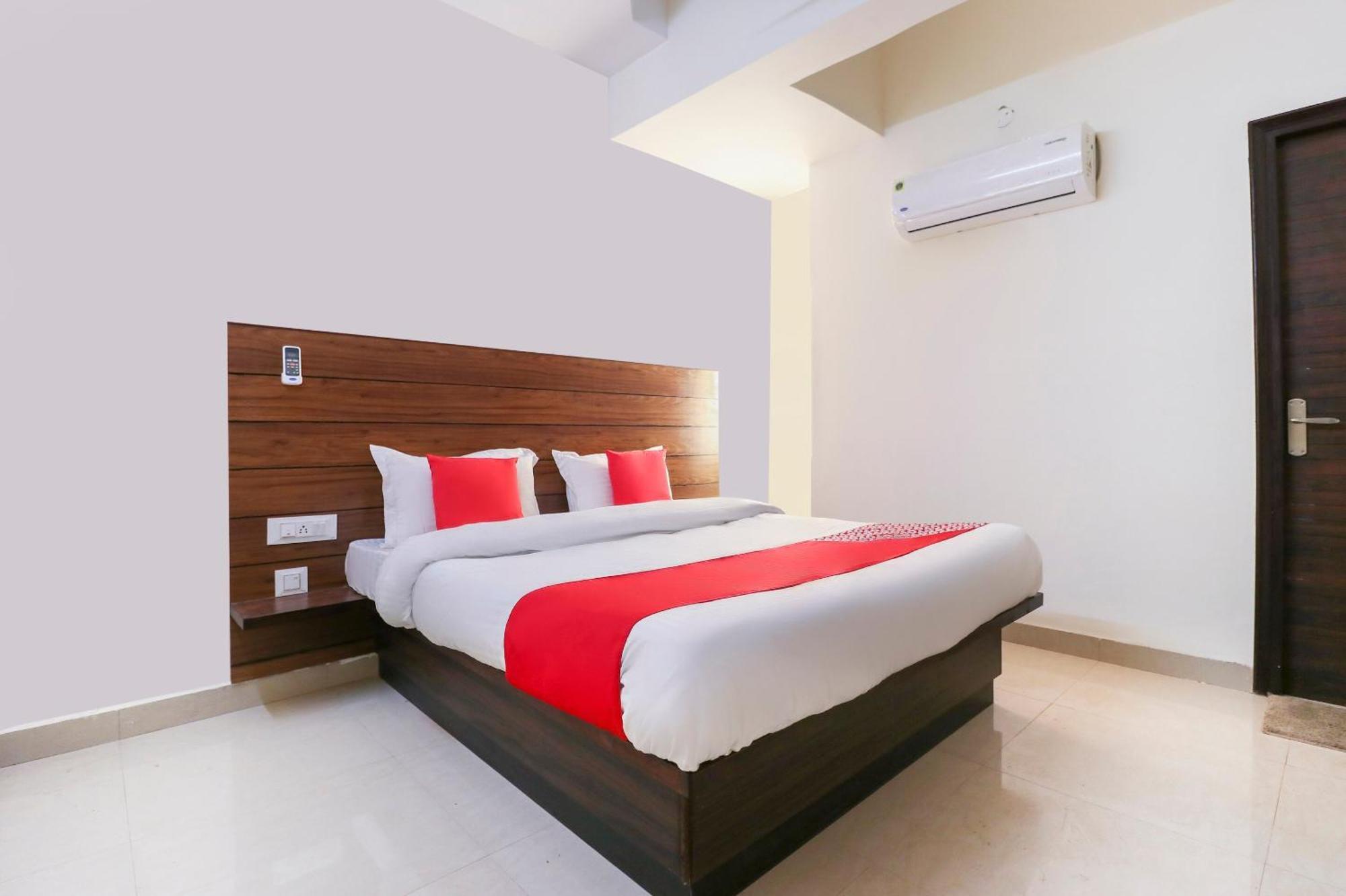 Hotel O Red Ark Landran 外观 照片