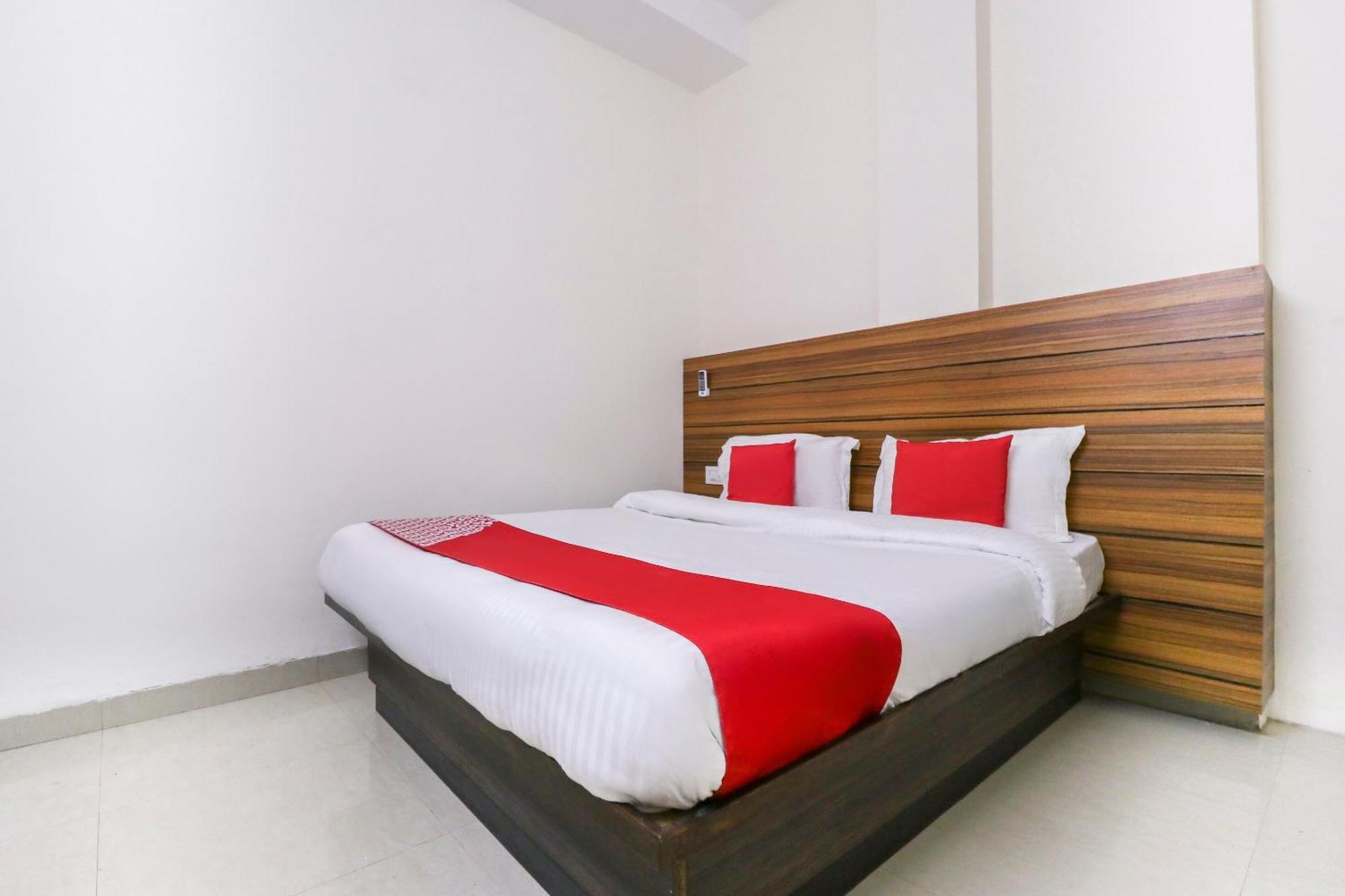 Hotel O Red Ark Landran 外观 照片
