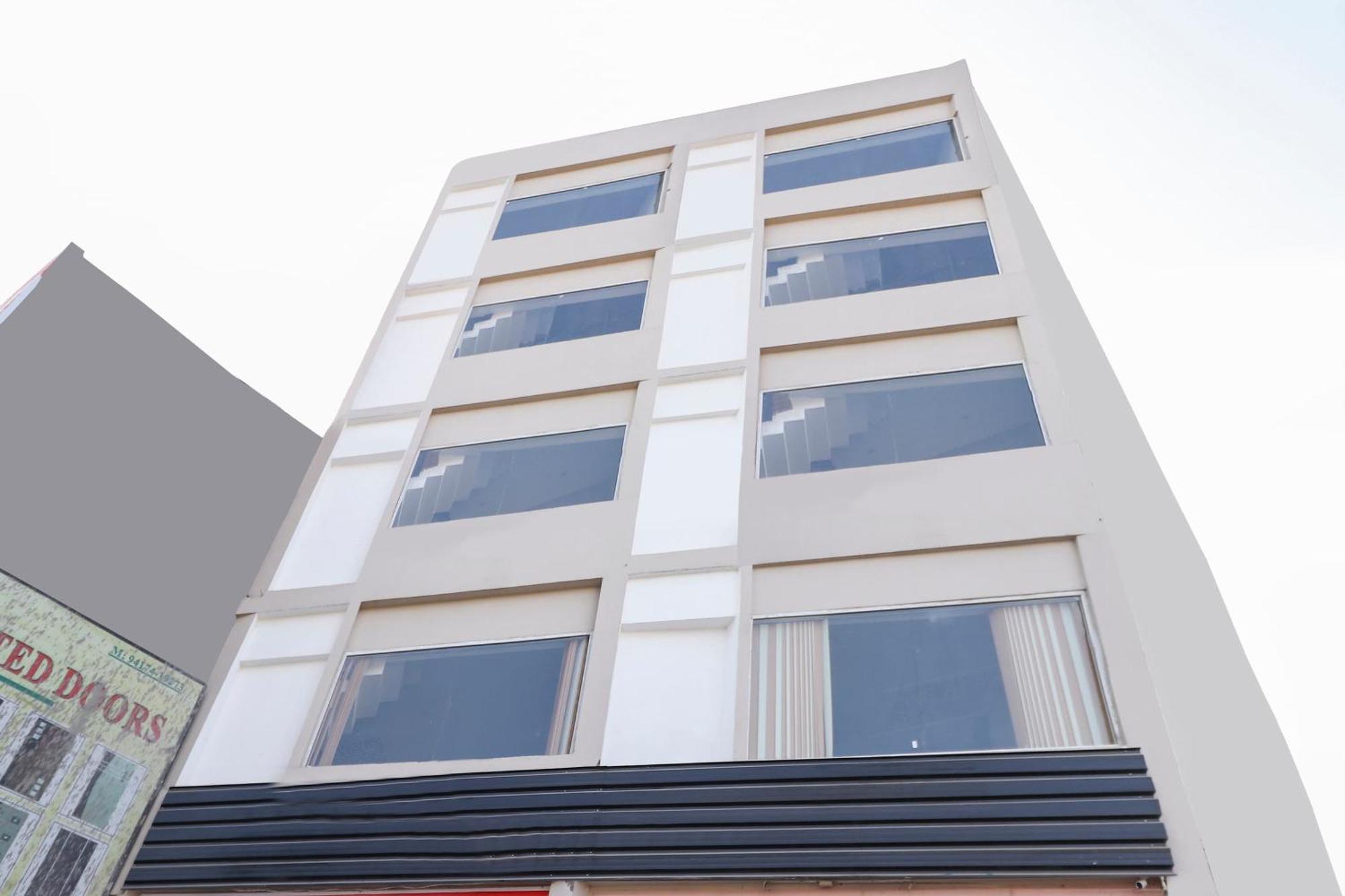 Hotel O Red Ark Landran 外观 照片