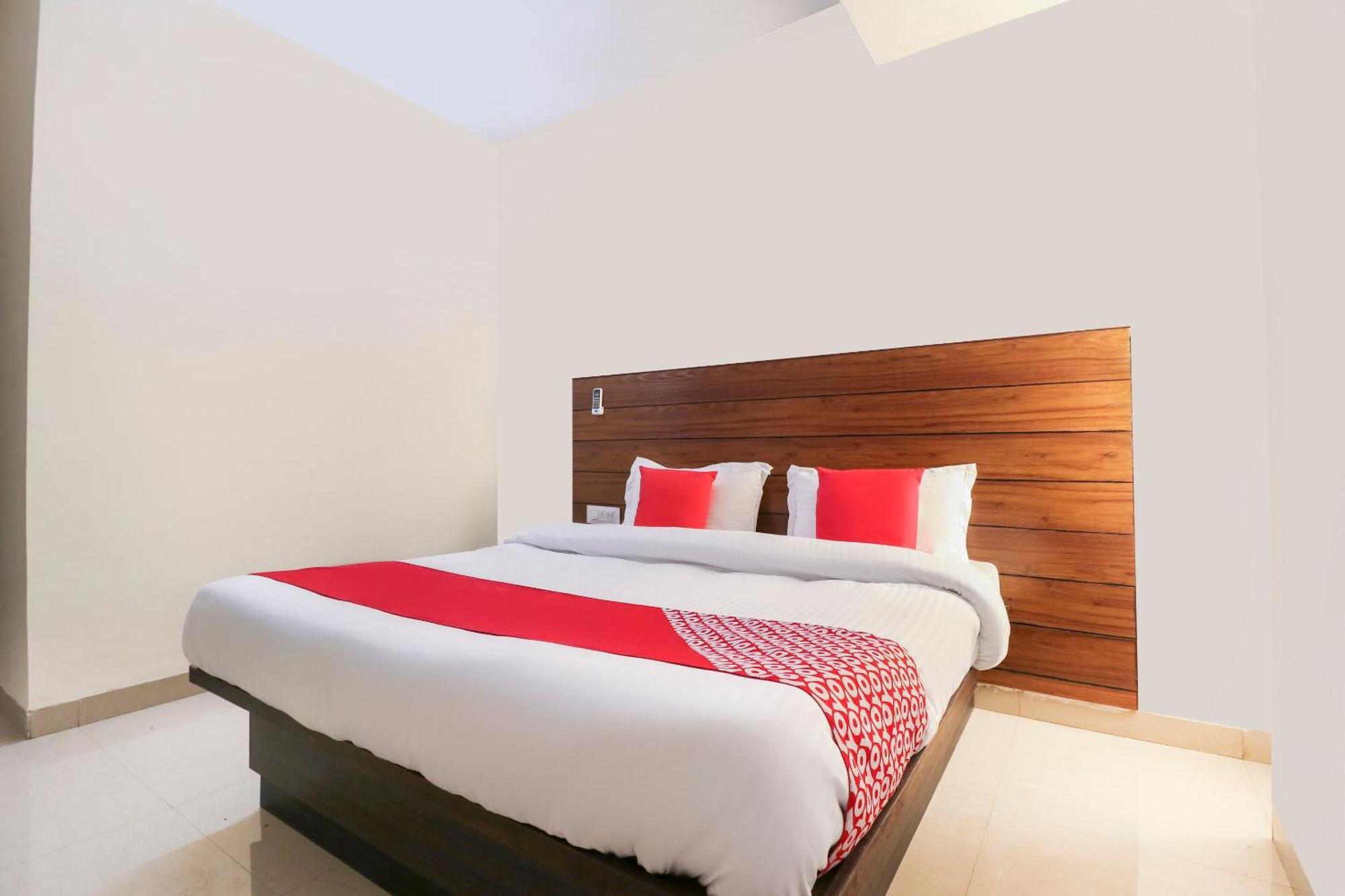 Hotel O Red Ark Landran 外观 照片